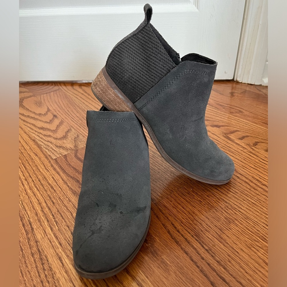 TOMS women’s booties 7